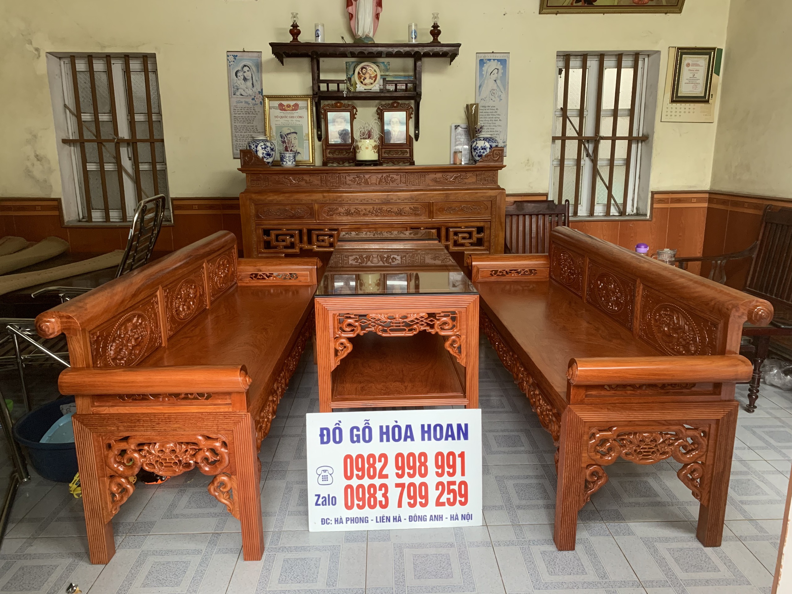 Bộ ghế trường kỷ làm từ gỗ Gụ Lào lâu năm 