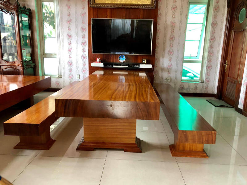 Bộ bàn ghế gỗ lim xanh nguyên khối 3 món hiện đại