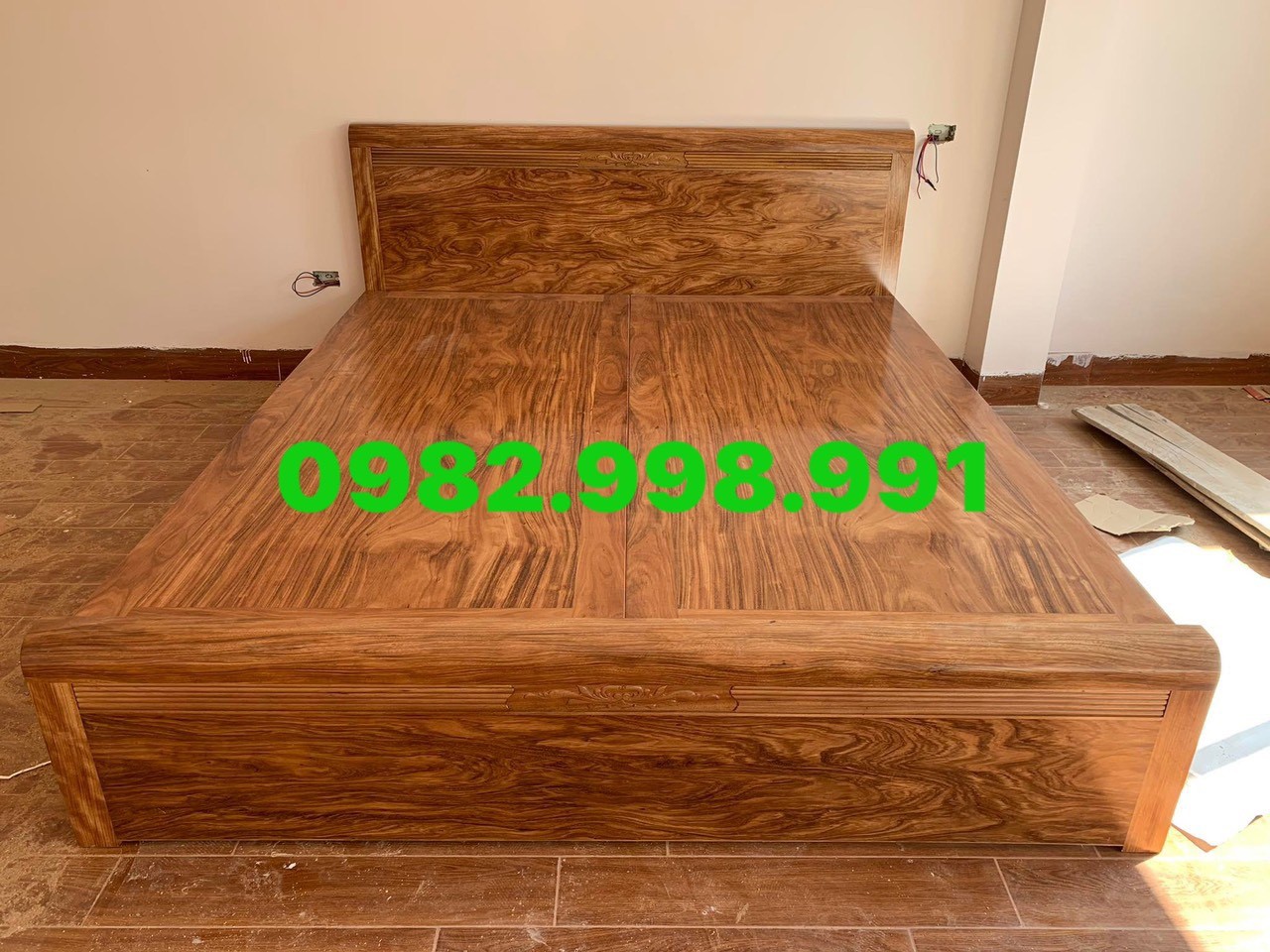 Giường ngủ gỗ xoan đào tinh xảo