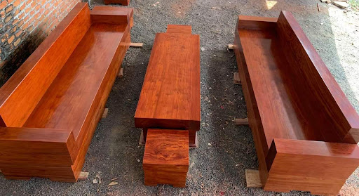 Mẫu sofa 2 băng bằng gỗ nguyên khối đơn giản