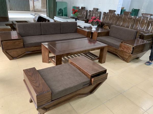 Nên mua bàn ghế gỗ hay sofa? Nhược điểm của ghế gỗ