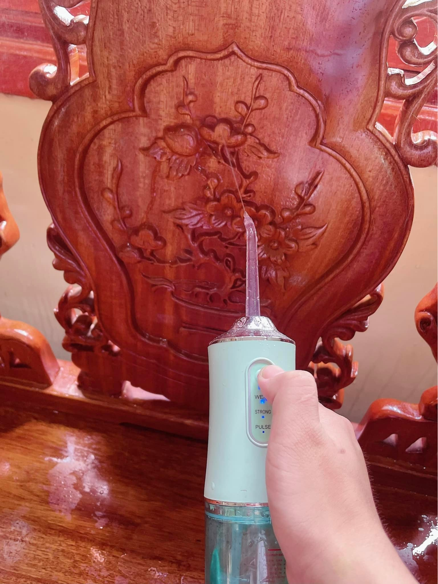 Tận dụng tăm nước cầm tay