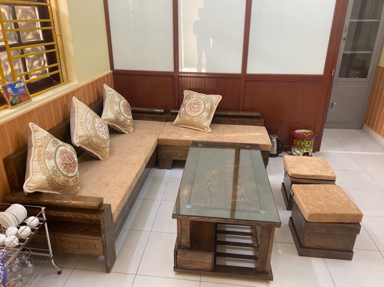 Bàn ghế gỗ hiện đại